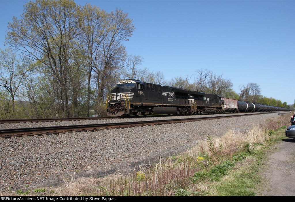 NS 3614 takes train 67J West